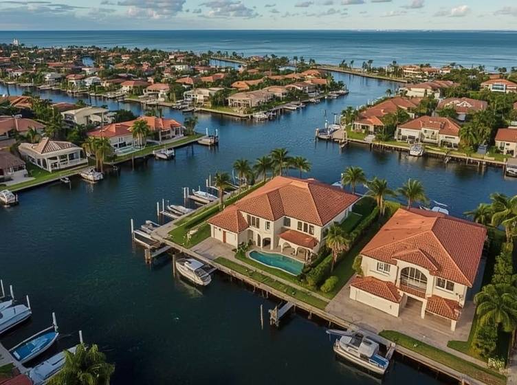 Fort Lauderdale FL neighborhood showing residential homes we service for sliding door repair