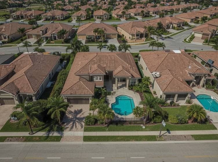 Pembroke Pines FL neighborhood showing residential homes we service for sliding door repair